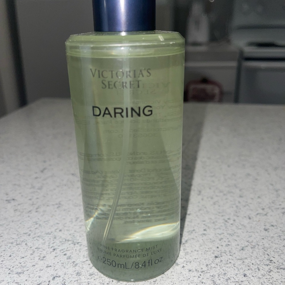 Victoria's Secret Daring Fragrance Mist - Green and Blue